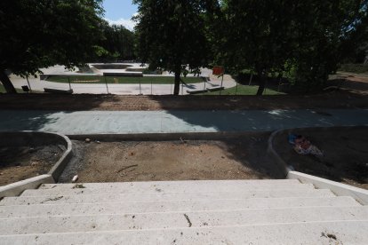 Obras del carril bici del paseo de Isabel la Católica en Valladolid.