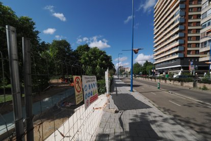 Obras del carril bici del paseo de Isabel la Católica en Valladolid.