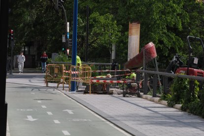 Obras del carril bici del paseo de Isabel la Católica en Valladolid.