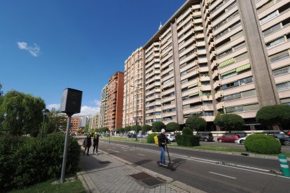 Obras del carril bici del paseo de Isabel la Católica en Valladolid.