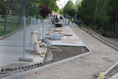 Obras del carril bici del paseo de Isabel la Católica en Valladolid.