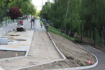 Obras del carril bici del paseo de Isabel la Católica en Valladolid.