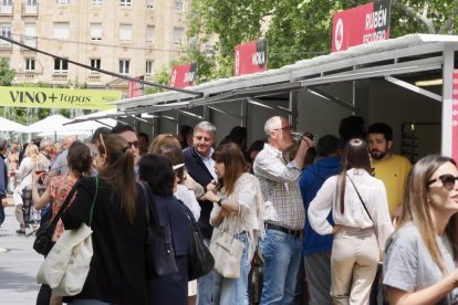 De pinchos y vinos en la Acera de Recoletas por el evento 'Vino + Tapas'