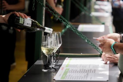 De pinchos y vinos en la Acera de Recoletas por el evento 'Vino + Tapas'
