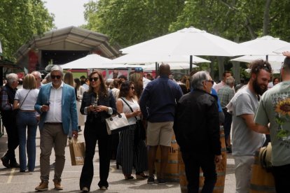 De pinchos y vinos en la Acera de Recoletas por el evento 'Vino + Tapas'