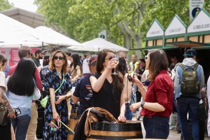 De pinchos y vinos en la Acera de Recoletas por el evento 'Vino + Tapas'