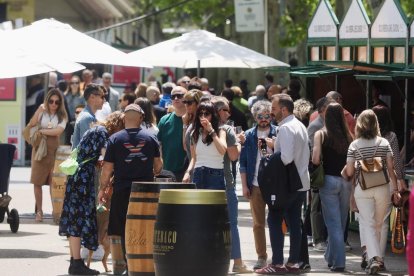 De pinchos y vinos en la Acera de Recoletas por el evento 'Vino + Tapas'