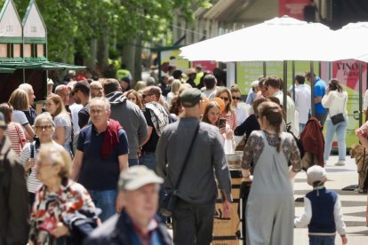 De pinchos y vinos en la Acera de Recoletas por el evento 'Vino + Tapas'