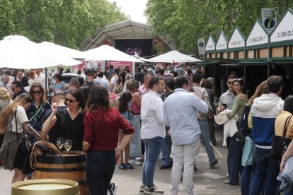 De pinchos y vinos en la Acera de Recoletas por el evento 'Vino + Tapas'