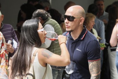 De pinchos y vinos en la Acera de Recoletas por el evento 'Vino + Tapas'