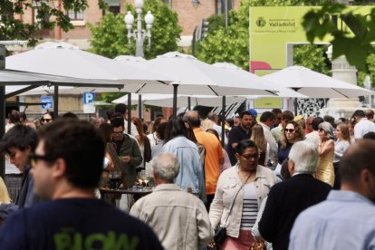 De pinchos y vinos en la Acera de Recoletas por el evento 'Vino + Tapas'