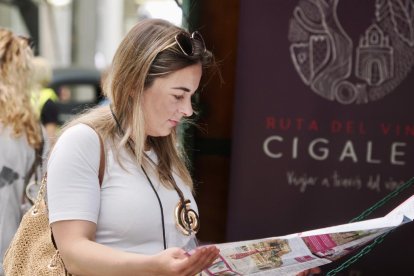 De pinchos y vinos en la Acera de Recoletas por el evento 'Vino + Tapas'