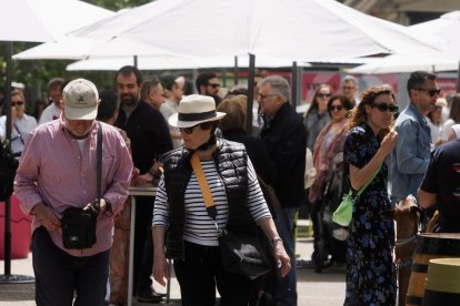 De pinchos y vinos en la Acera de Recoletas por el evento 'Vino + Tapas'