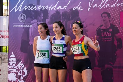 Inés Hernando, Susana Melo y Reyes Gutiérrez, ganadoras de la distancia corta (5,2km) en la ½ Media Maratón Universitaria de Valladolid.