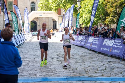 Llegada a meta en la ½ Media Maratón Universitaria de Valladolid.