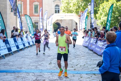 Llegada a meta en la ½ Media Maratón Universitaria de Valladolid.