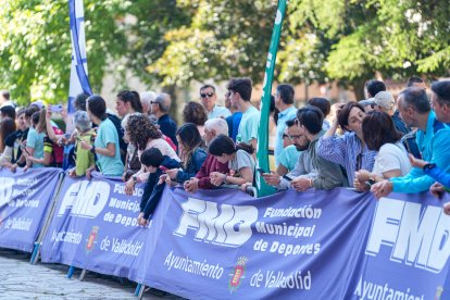 Público viendo la ½ Media Maratón Universitaria de Valladolid.