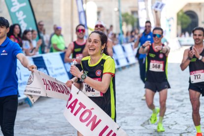 Llegada a meta de Blanca Castaño en la ½ Media Maratón Universitaria de Valladolid.
