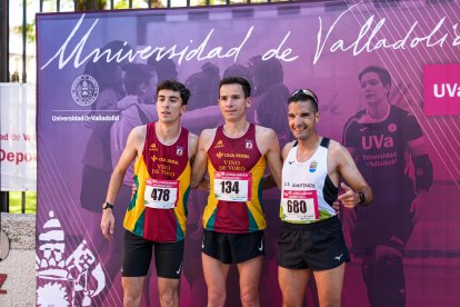 Juan José Buena, José María Pindado y David López ganadores de la ½ Media Maratón Universitaria de Valladolid en la distancia largaa (10,5km)