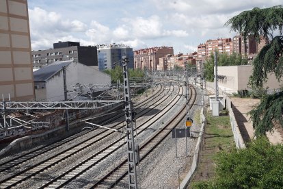 Vía férrea de entrada a Valladolid vista desde el paso del Arco de Ladrillo