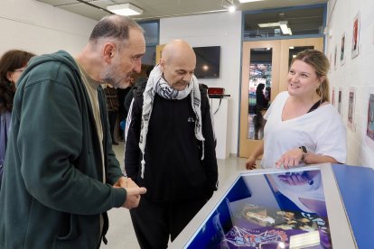 Exposición de los Celtas Cortos en el IES Delicias con motivo de su 25 aniversario