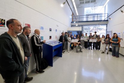 Exposición de los Celtas Cortos en el IES Delicias con motivo de su 25 aniversario