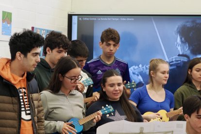 Exposición de los Celtas Cortos en el IES Delicias con motivo de su 25 aniversario