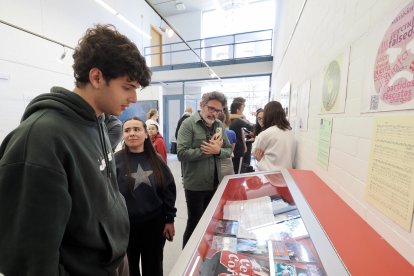 Exposición de los Celtas Cortos en el IES Delicias con motivo de su 25 aniversario