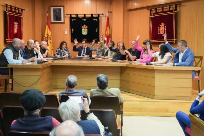Pleno de toma de posesión del nuevo Alcalde de Aldeamayor de San Martín