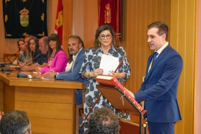 Pleno de toma de posesión del nuevo Alcalde de Aldeamayor de San Martín