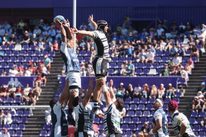 Una acción de la final de Copa entre VRAC y El Salvador en Zorrilla.