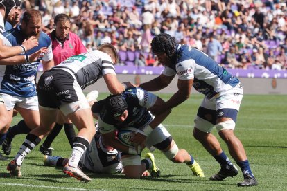 Una acción de la final de Copa entre VRAC y El Salvador en Zorrilla.