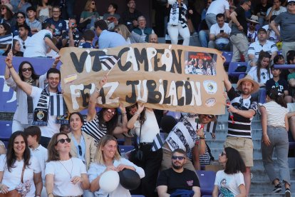 Público en Zorrilla para vivir la final de Copa entre VRAC y Chami.