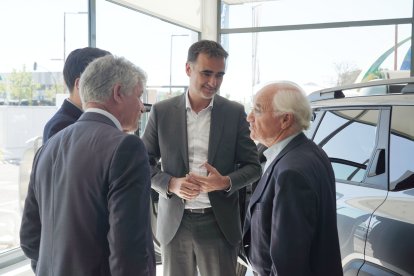 El director general de Dacia España, Laurent Sengenes, y el CEO de VASA Arroyo, José Luis López Valdivieso, durante la presentación del Dacia Bigster