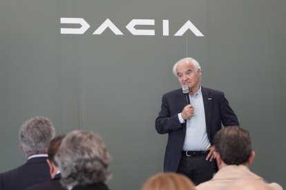 El CEO de VASA Arroyo, José Luis López Valdivieso, durante la presentación del Dacia Bigster