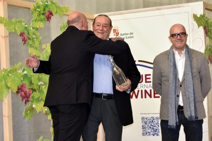 El bodeguero ribereño José Luis Sanz, de ‘Dehesa de los Canónigos’, premio ‘Reconocimiento Duero de Honor’ por su papel en el mundo del vino.