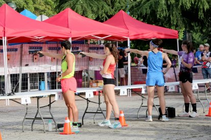Un momento del tiro en el láser-run.