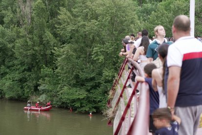Labores de búsqueda en el río Pisuerga bajo el Condesa Eylo