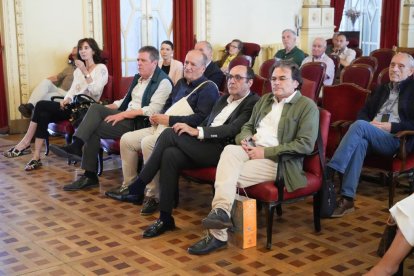 Presentación del libro 'Fuego Cruzado' en el marco de la Fundación Francisco Umbral