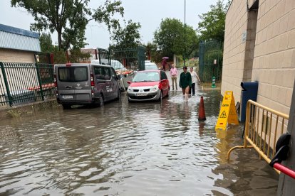 Aledaños del polideportivo de hockey Canterac, totalmente inundado.