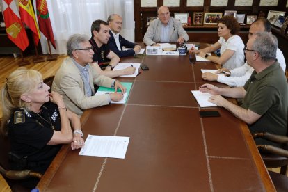 Reunión entre el equipo de Gobierno y los servicios de emergencias y seguridad de Valladolid