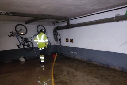 Garaje anegado en Villanubla