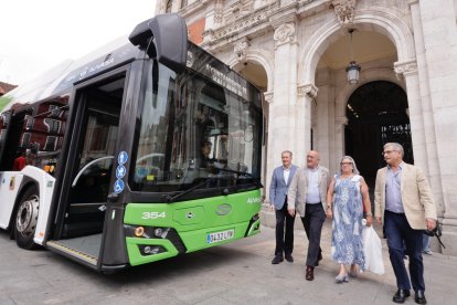 Presentación del proyecto de accesibilidad cognitiva para los autobuses de Auvasa.