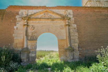 Portada Renacentista de la iglesia de San Juan que data del siglo XVI.