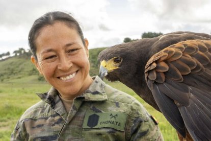 Dos nuevas rapaces en el Regimiento de Caballería 'Farnesio 12'.