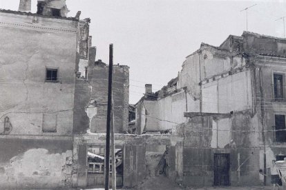 Edificio derruido en la Calle Santa Clara en 1964