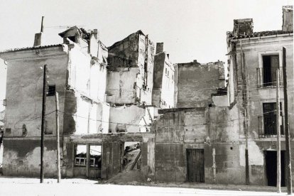 Edificio derruido en la Calle Santa Clara en 1964