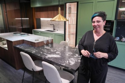 Estefanía Requena, empleada del estudio de cocinas NEBUR, en el número 12