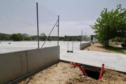 Así avanzan los trabajos para acondicionar el recinto de las casetas regionales.