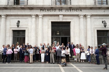 Paro simbólico en la sede judicial de Valladolid para protestar por el proyecto de modificación de la Ley Orgánica de Poder Judicial y del Estatuto Orgánico del Ministerio Fiscal.